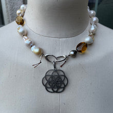 Load image into Gallery viewer, Ombré Baroque Pearls Whiskey Quartz Nuggets Tahitian Pearl Necklace