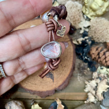 Load image into Gallery viewer, Candy Edison Pearls Custom Strawberry Quartz Button Bracelet