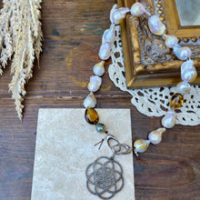 Load image into Gallery viewer, Ombré Baroque Pearls Whiskey Quartz Nuggets Tahitian Pearl Necklace
