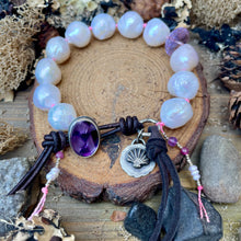 Load image into Gallery viewer, Luminous Large White Edison Pearl Custom Amethyst Button Bracelet
