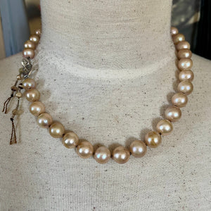 Luminous champagne Edison Pearl Necklace