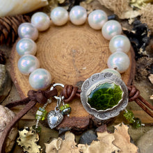 Load image into Gallery viewer, High end Large White Edison Pearl Custom Green Button Bracelet
