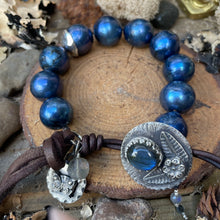 Load image into Gallery viewer, Dark Blue Large Edison Pearls Custom Labradorite Button Bracelet
