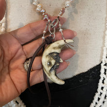 Load image into Gallery viewer, Short Flawless Pearl Replaceable Clasp Moon and Stars necklace
