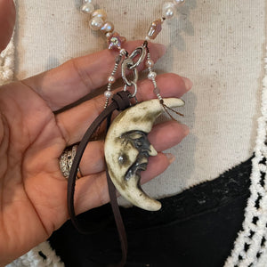 Short Flawless Pearl Replaceable Clasp Moon and Stars necklace