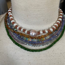 Load image into Gallery viewer, White Button Baroque Pearl Leather Necklace
