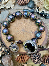 Load image into Gallery viewer, Large Black Edison Pearls Custom Onyx Moon Button Bracelet
