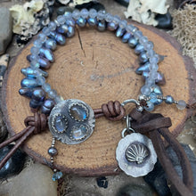 Load image into Gallery viewer, Labradorite Spiked Blue Pearl High End Bracelet
