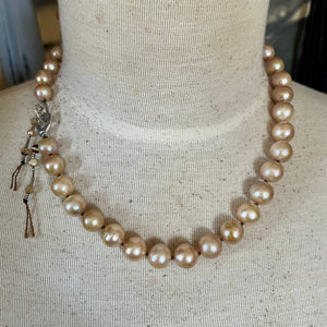 Luminous champagne Edison Pearl Necklace