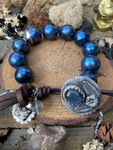 Load image into Gallery viewer, Dark Blue Large Edison Pearls Custom Labradorite Button Bracelet
